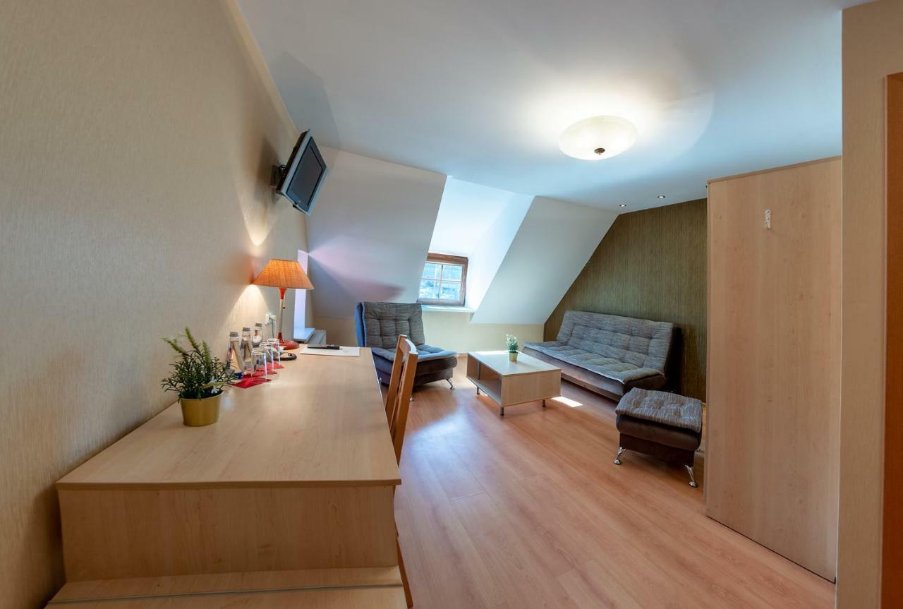 Hotel - Bar Grafaite Šiauliai Exteriör bild